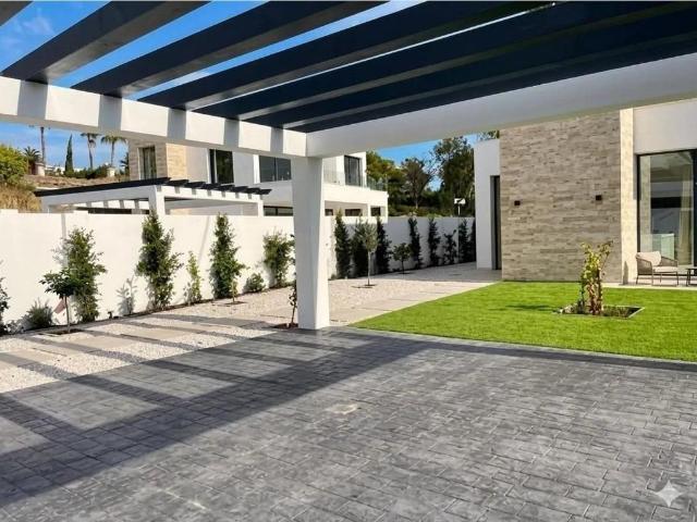 Villa / Chalet de 248 m2 en venta en Estepona, Andalucía
