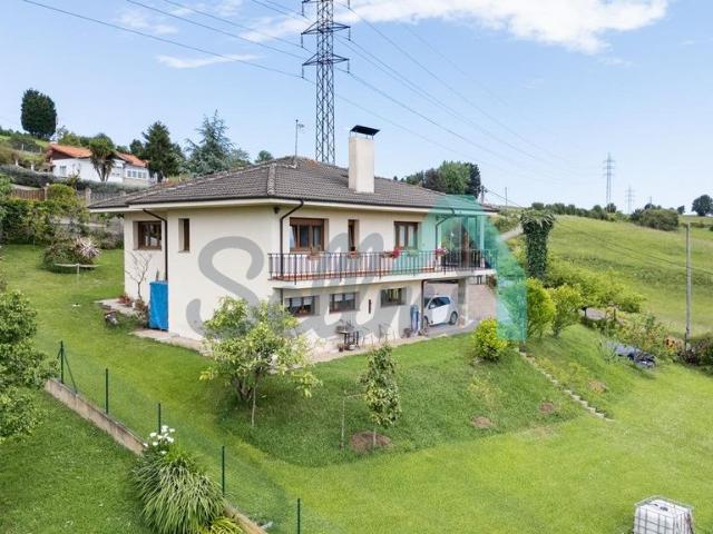 Villa / Chalet de 241 m2 en venta en Salcedo, España