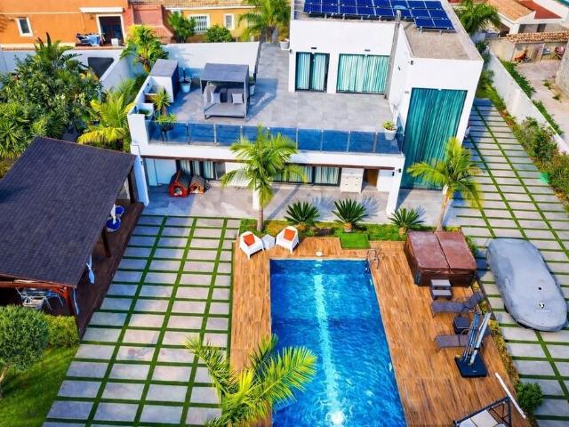 Villa / Chalet de 241 m2 en venta en Torrevieja, Comunidad Valenciana