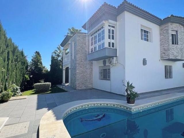 Villa / Chalet de 257 m2 en venta en Estepona, Andalucía