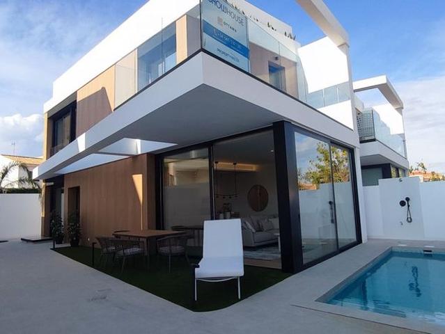 Villa / Chalet de 259 m2 en venta en Pilar de la Horadada, Comunidad Valenciana