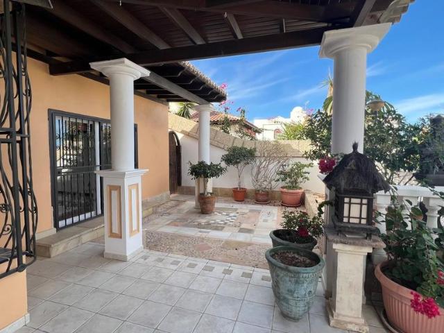 Villa / Chalet de 275 m2 en venta en Adeje, Canarias