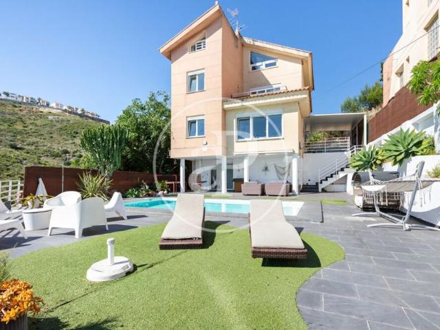 Villa / Chalet de 285 m2 en venta en Chiva, España