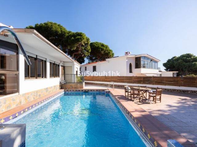 Villa / Chalet de 288 m2 en venta en Torremolinos, España