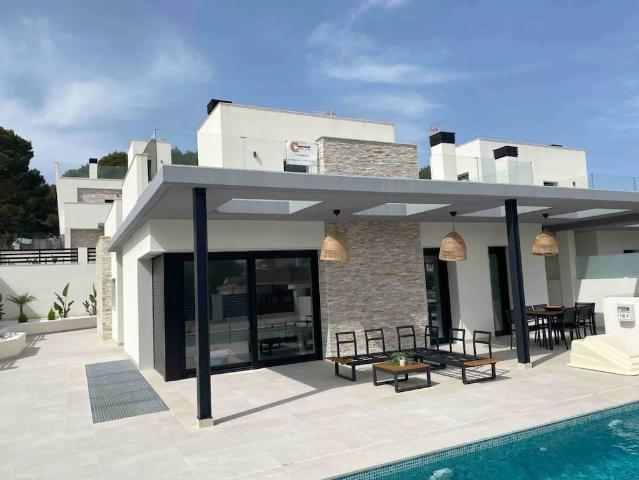 Villa / Chalet de 280 m2 en venta en Torrevieja, España