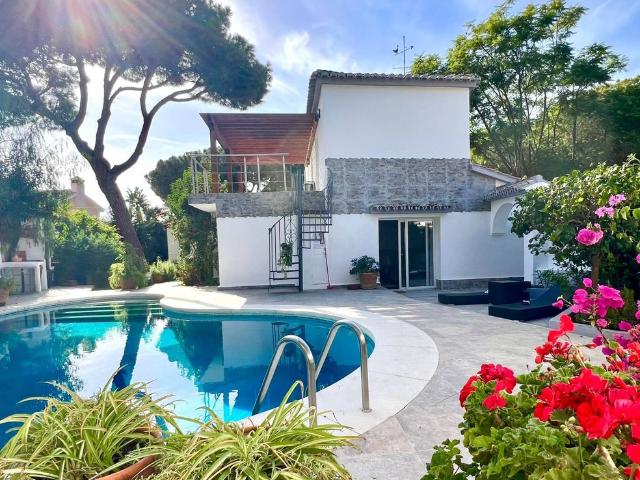 Villa / Chalet de 295 m2 en alquiler en Urbanización Marbella Este, España