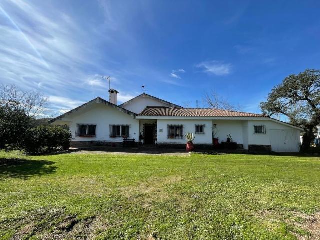 Villa / Chalet de 295 m2 en venta en Córdoba, España
