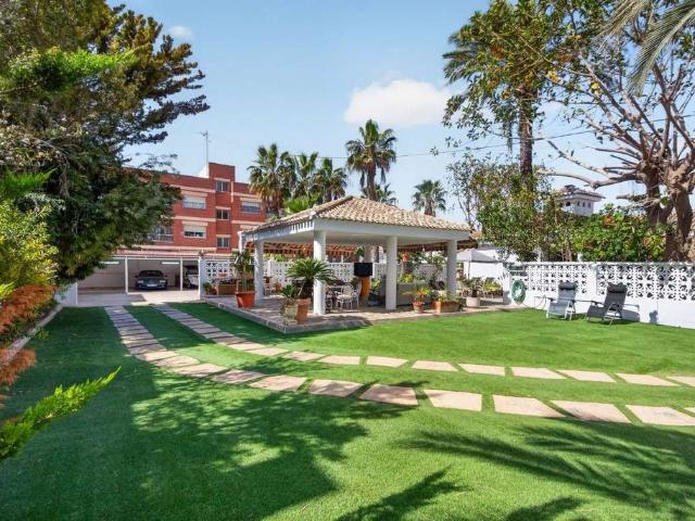 Villa / Chalet de 308 m2 en venta en San Pedro del Pinatar, España