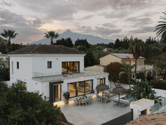 Villa / Chalet de 300 m2 en venta en Nueva Andalucia, Andalucía