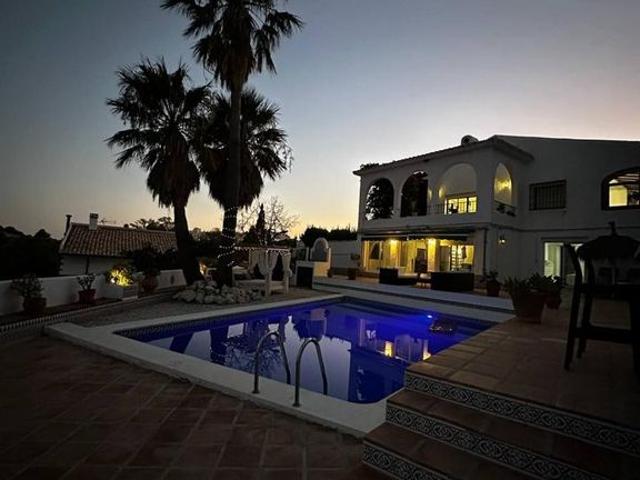 Villa / Chalet de 300 m2 en venta en Benalmádena, España
