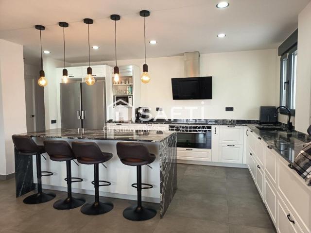 Villa / Chalet de 300 m2 en venta en Pallaresos, Cataluña