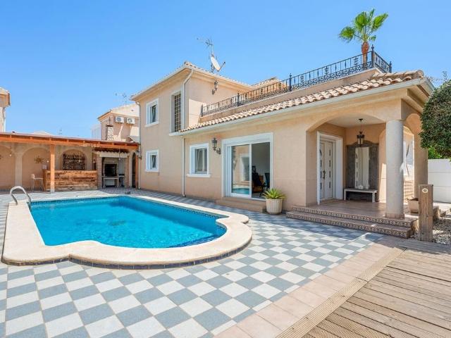Villa / Chalet de 300 m2 en venta en Pilar de la Horadada, España