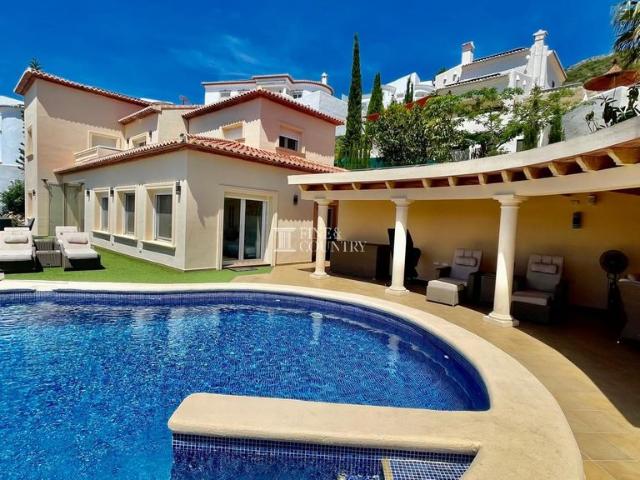 Villa / Chalet de 301 m2 en venta en Jalón, Comunidad Valenciana