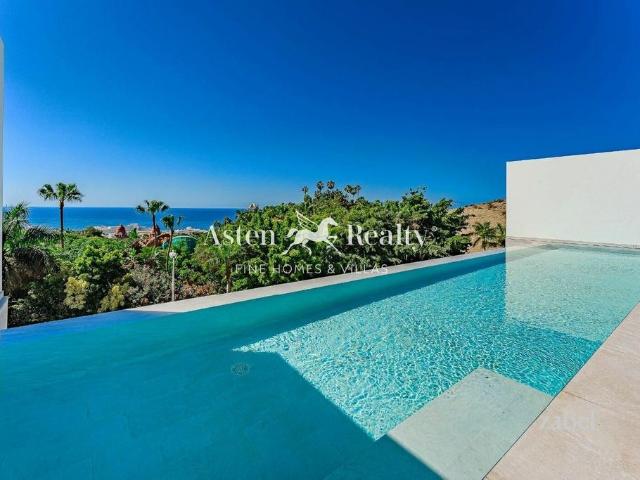 Villa / Chalet de 303 m2 en venta en Adeje, Canarias