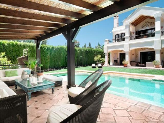Villa / Chalet de 329 m2 en alquiler en Marbella, España