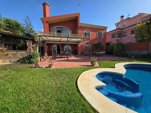 Villa / Chalet de 350 m2 en venta en Alhaurín de la Torre, España