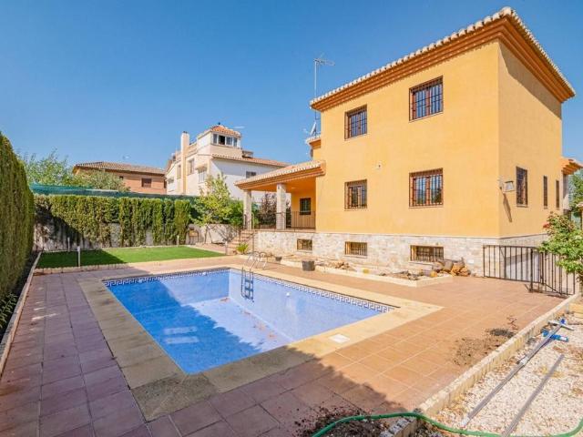 Villa / Chalet de 350 m2 en venta en Dílar, España