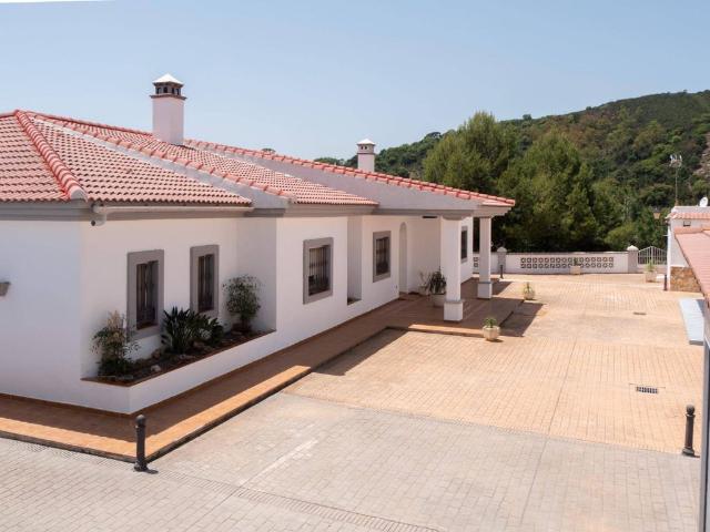 Villa / Chalet de 350 m2 en venta en Estepona, España