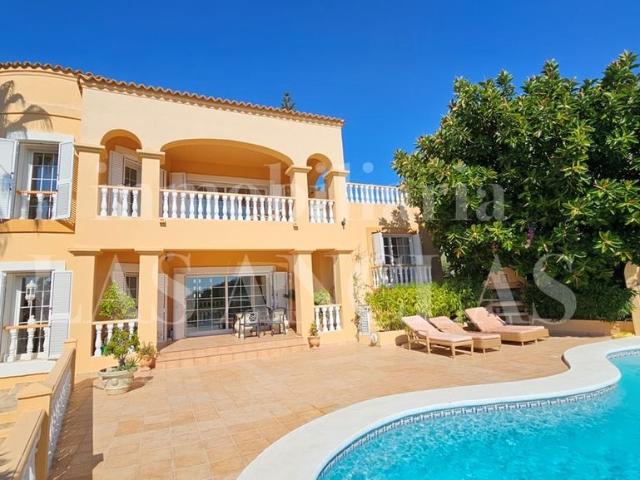 Villa / Chalet de 353 m2 en venta en Playa de Talamanca, España
