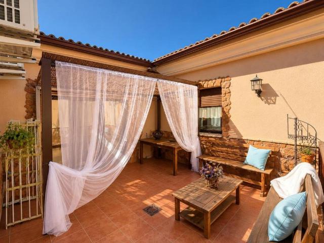 Villa / Chalet de 384 m2 en venta en Mérida, España