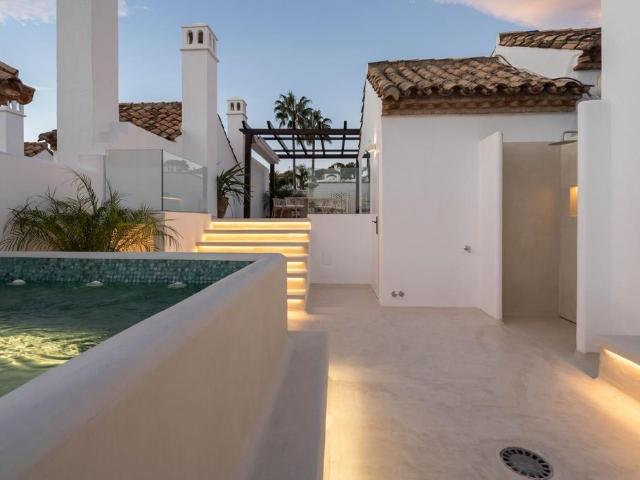 Villa / Chalet de 385 m2 en venta en Marbella, España