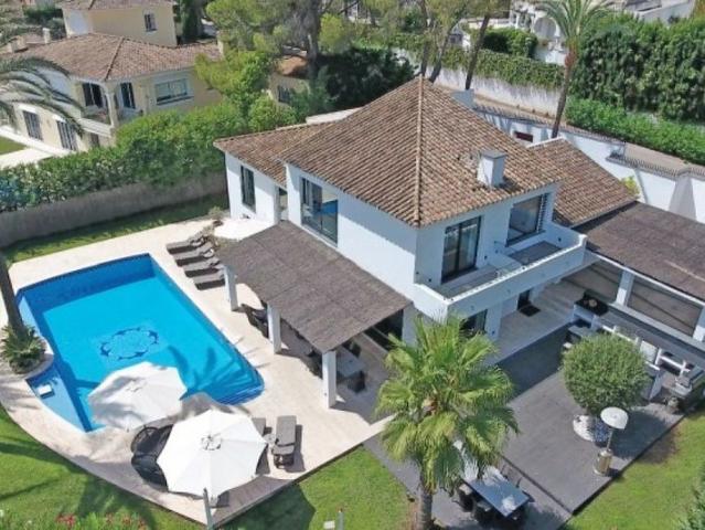 Villa / Chalet de 390 m2 en venta en Marbella, España