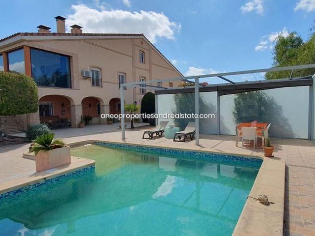 Villa / Chalet de 400 m2 en venta en Monóvar, Comunidad Valenciana