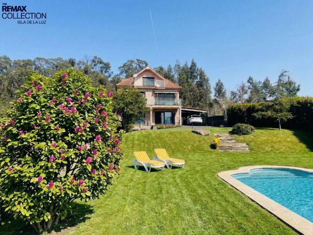 Villa / Chalet de 400 m2 en venta en Poio, Galicia