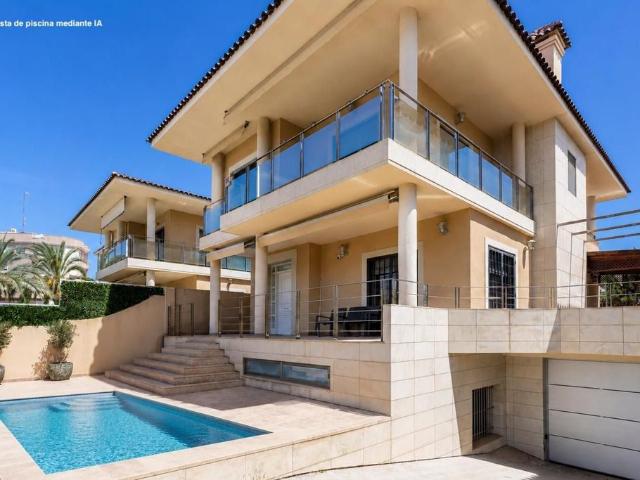Villa / Chalet de 410 m2 en venta en Elche, Comunidad Valenciana