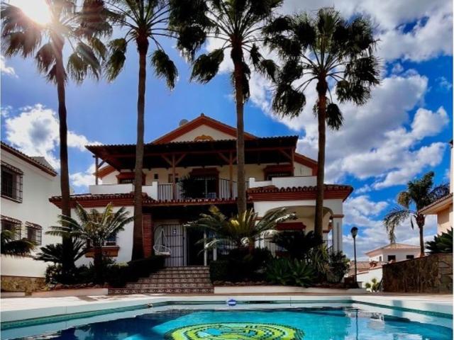 Villa / Chalet de 412 m2 en venta en Alhaurín el Grande, Andalucía