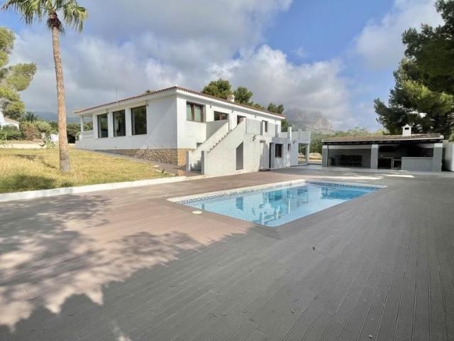 Villa / Chalet de 420 m2 en venta en la Nucia, España