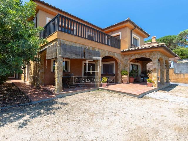 Villa / Chalet de 439 m2 en venta en Argentona, España