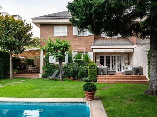 Villa / Chalet de 432 m2 en venta en Madrid, España
