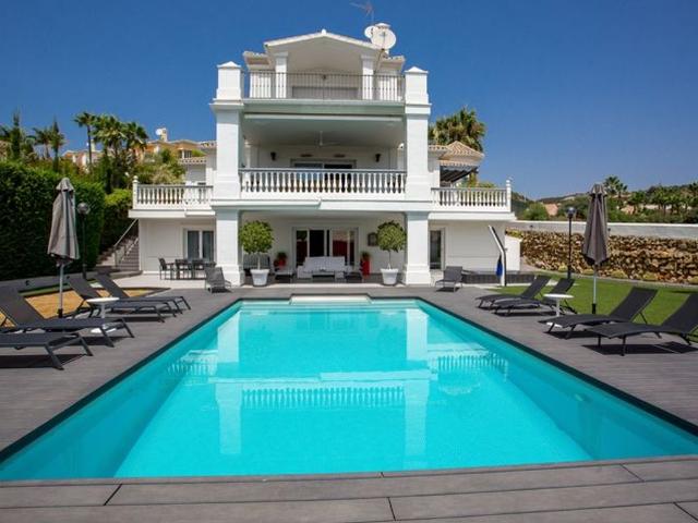 Villa / Chalet de 440 m2 en alquiler en Nueva Andalucia, Marbella, Andalucía