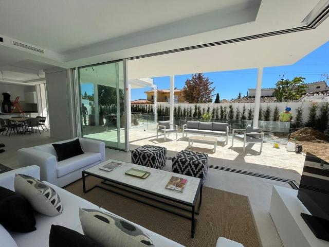Villa / Chalet de 464 m2 en venta en Marbella, España