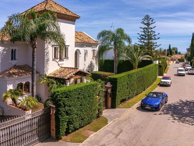 Villa / Chalet de 498 m2 en venta en Estepona, España