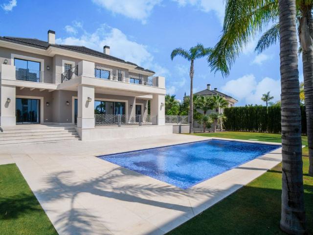 Villa / Chalet de 526 m2 en venta en Marbella, España