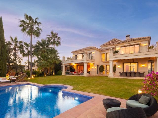 Villa / Chalet de 530 m2 en venta en Marbella, España