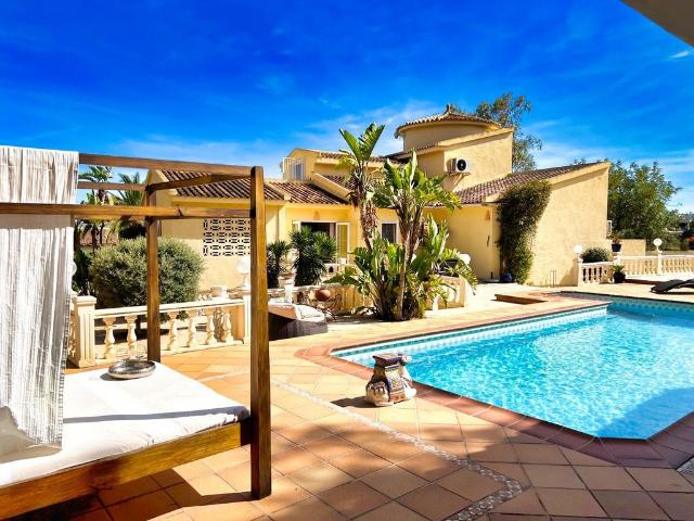 Villa / Chalet de 550 m2 en venta en la Nucia, Comunidad Valenciana