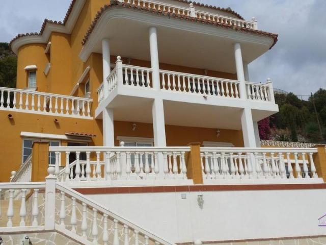 Villa / Chalet de 580 m2 en venta en Benalmádena, Andalucía