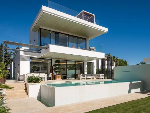 Villa / Chalet de 616 m2 en venta en Marbella, España