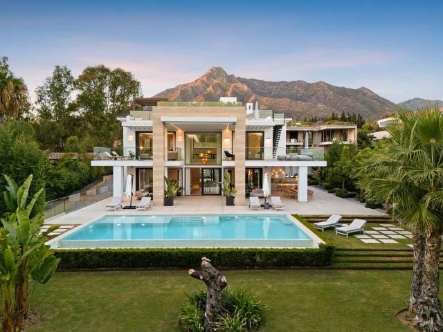 Villa / Chalet de 611 m2 en venta en Marbella, España