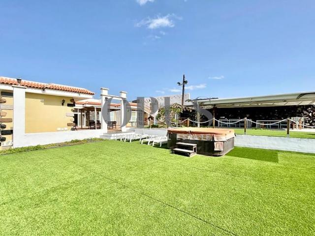 Villa / Chalet de 622 m2 en venta en Las Rosas, Costa del Silencio, Canarias