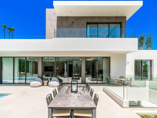 Villa / Chalet de 646 m2 en venta en Marbella, España