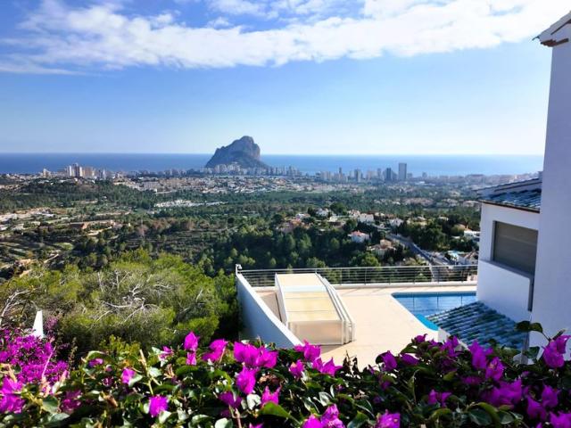 Villa / Chalet de 648 m2 en venta en Calpe, España