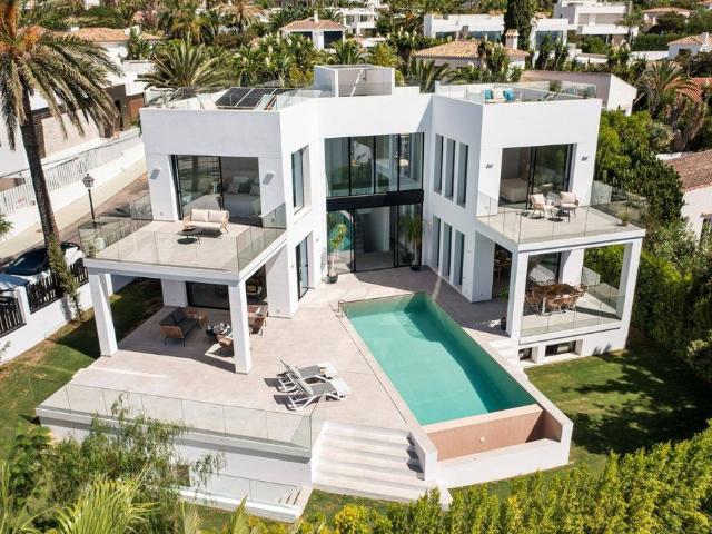 Villa / Chalet de 660 m2 en venta en Marbella, España