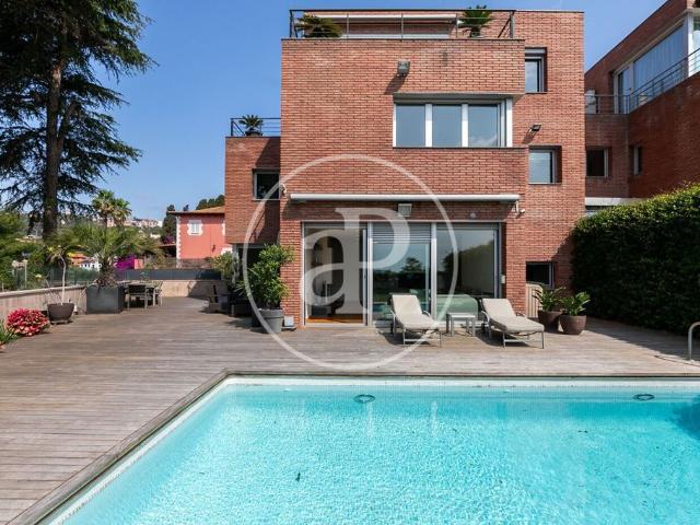 Exclusiva Villa / Chalet de 678 m2 en alquiler en Barcelona, Cataluña