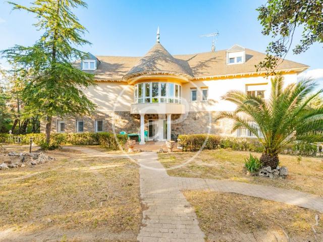 Villa / Chalet de 688 m2 en venta en Las Rozas de Madrid, España