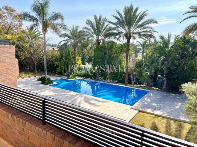 Villa / Chalet de 680 m2 en venta en Elche, España