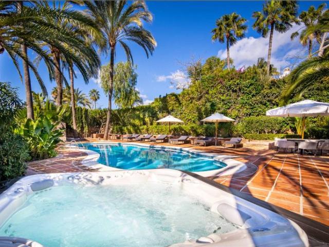 Villa / Chalet de 702 m2 en venta en Marbella, Andalucía